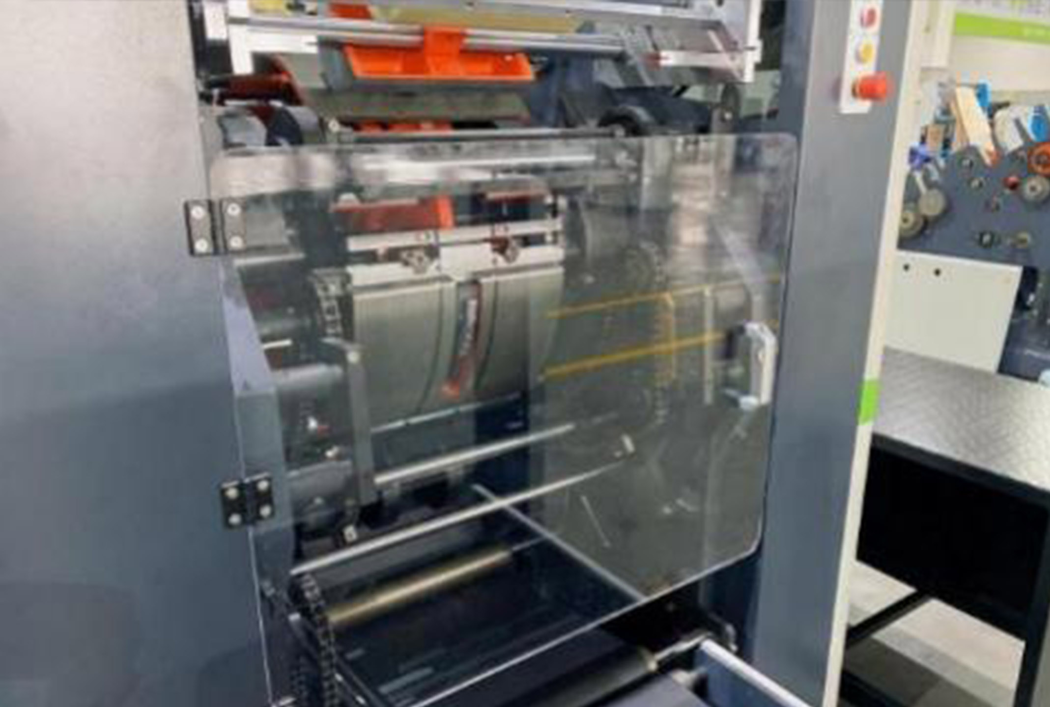 Se&ccedil;&atilde;o de prensagem de bolsas