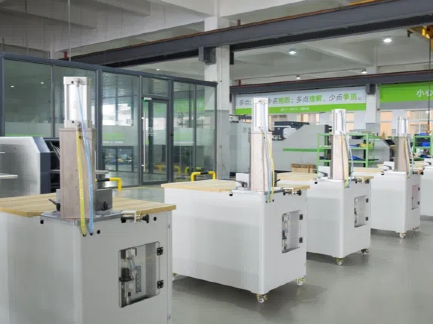 A importância da precisão nas máquinas de corte de canto para embalagem e impressão