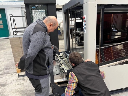 M&aacute;quina de cortar papel&atilde;o