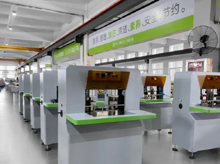 Um guia completo para máquinas de corte de coluna para papel para fabricação de livros e pastas